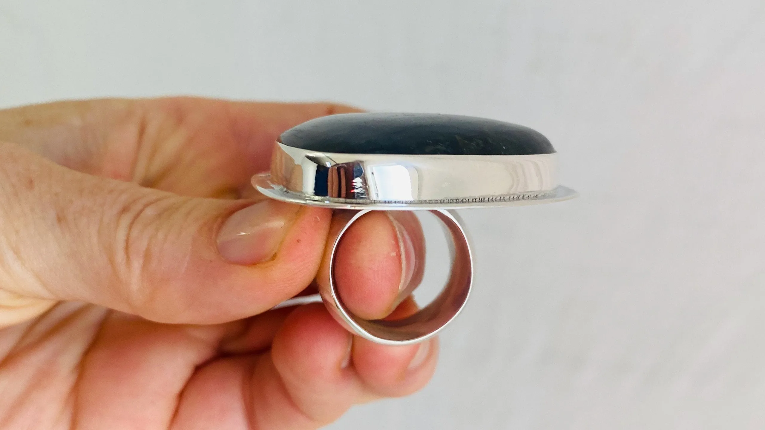 Labradorite Ring. Oversized. Gorgeous Flash. 0728