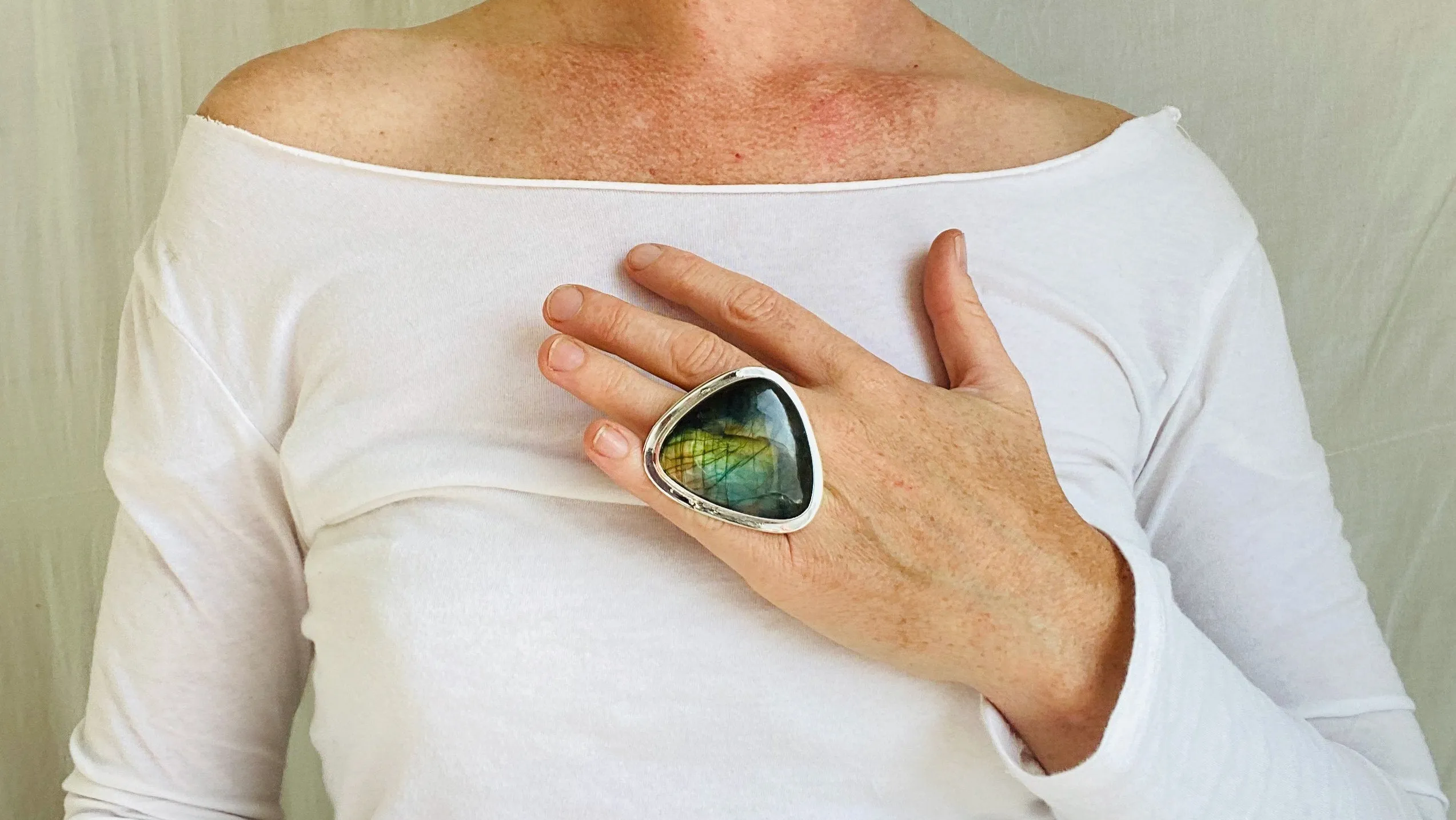 Labradorite Ring. Oversized. Gorgeous Flash. 0728