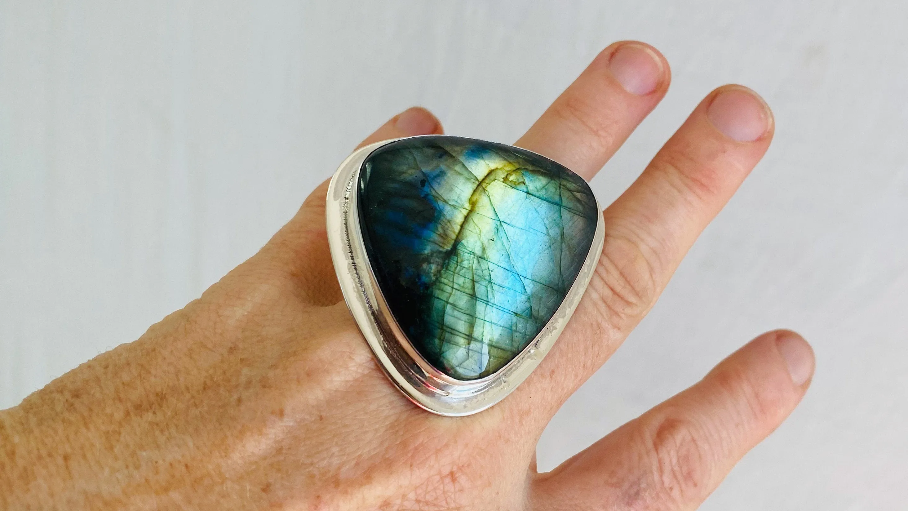 Labradorite Ring. Oversized. Gorgeous Flash. 0728