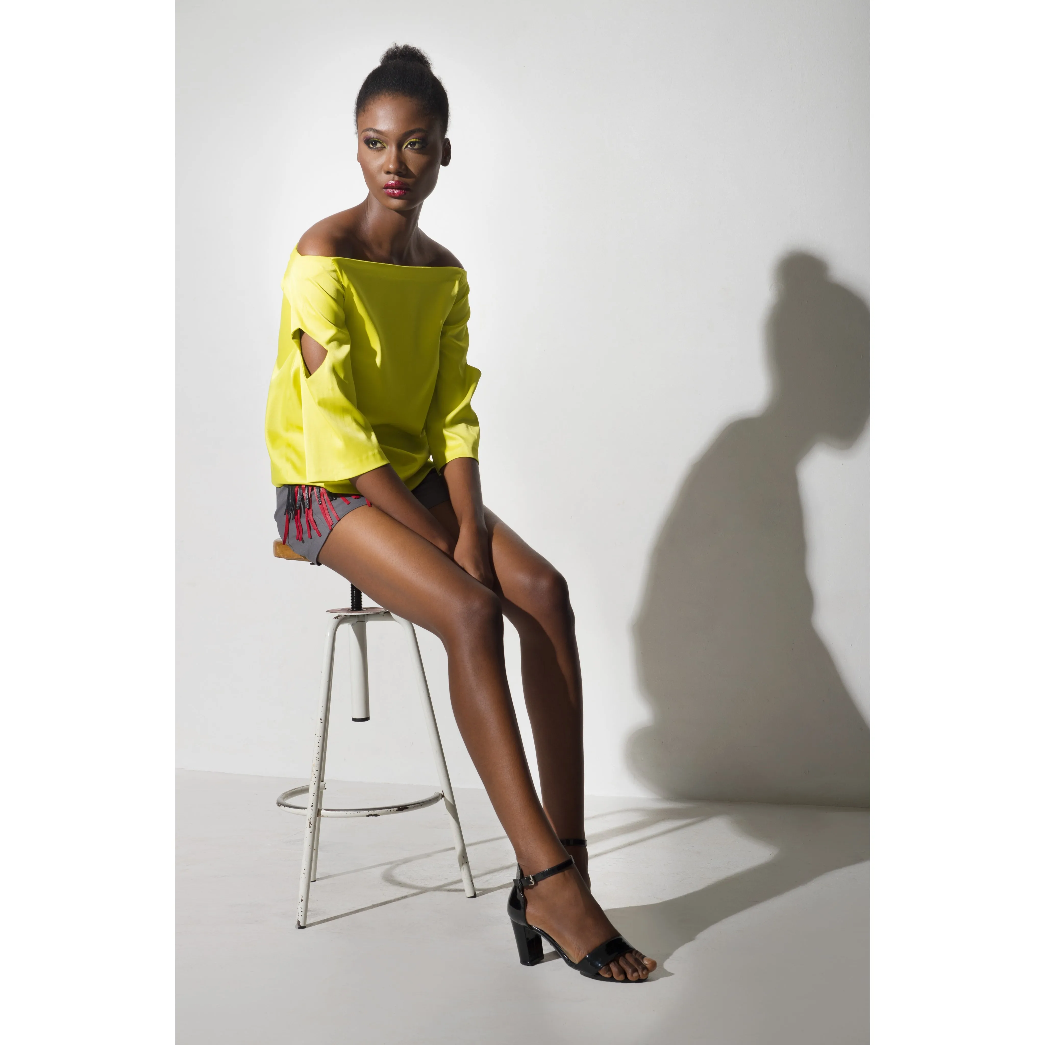 Uju Off-shoulder Blouse