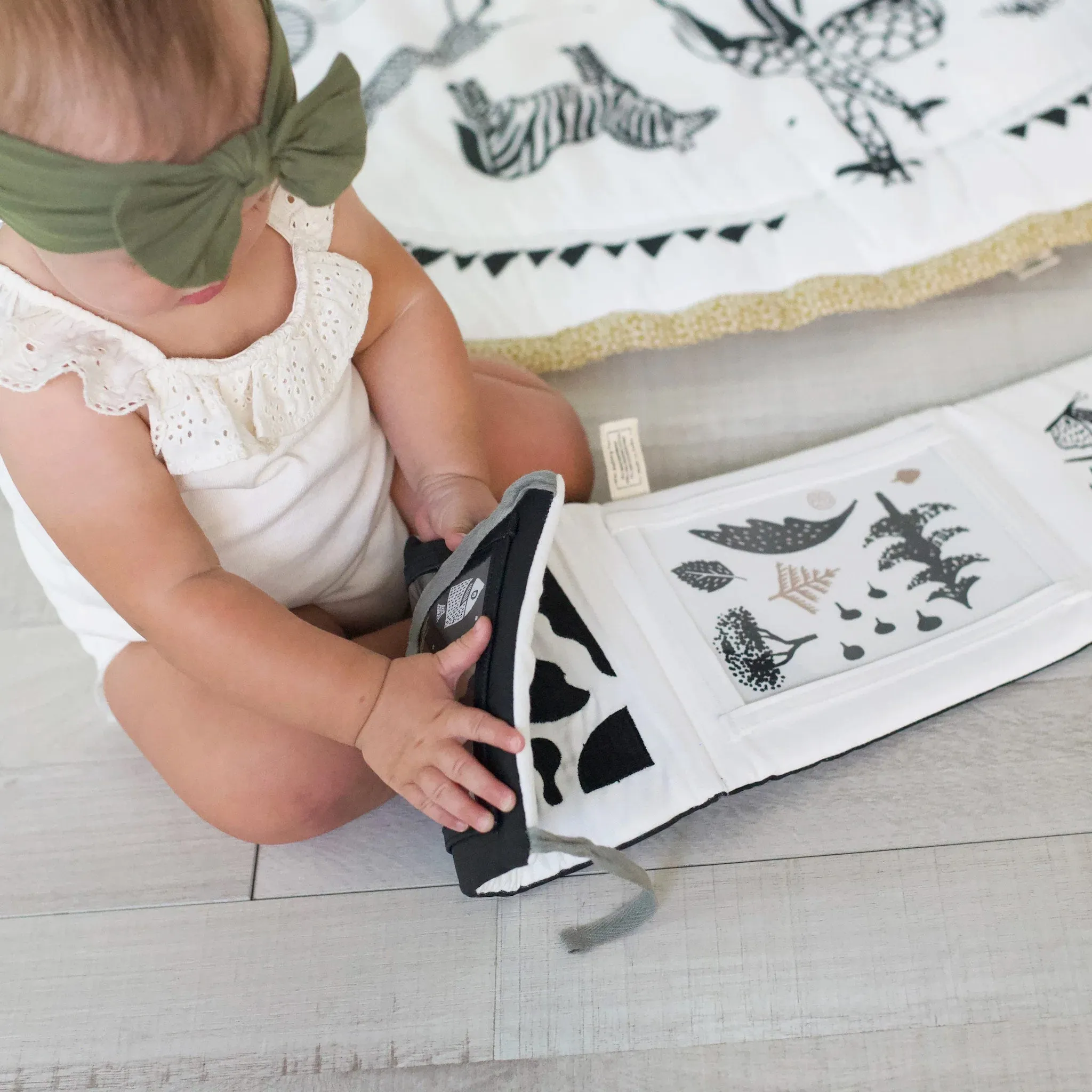 Wee Gallery Tummy Time Gallery