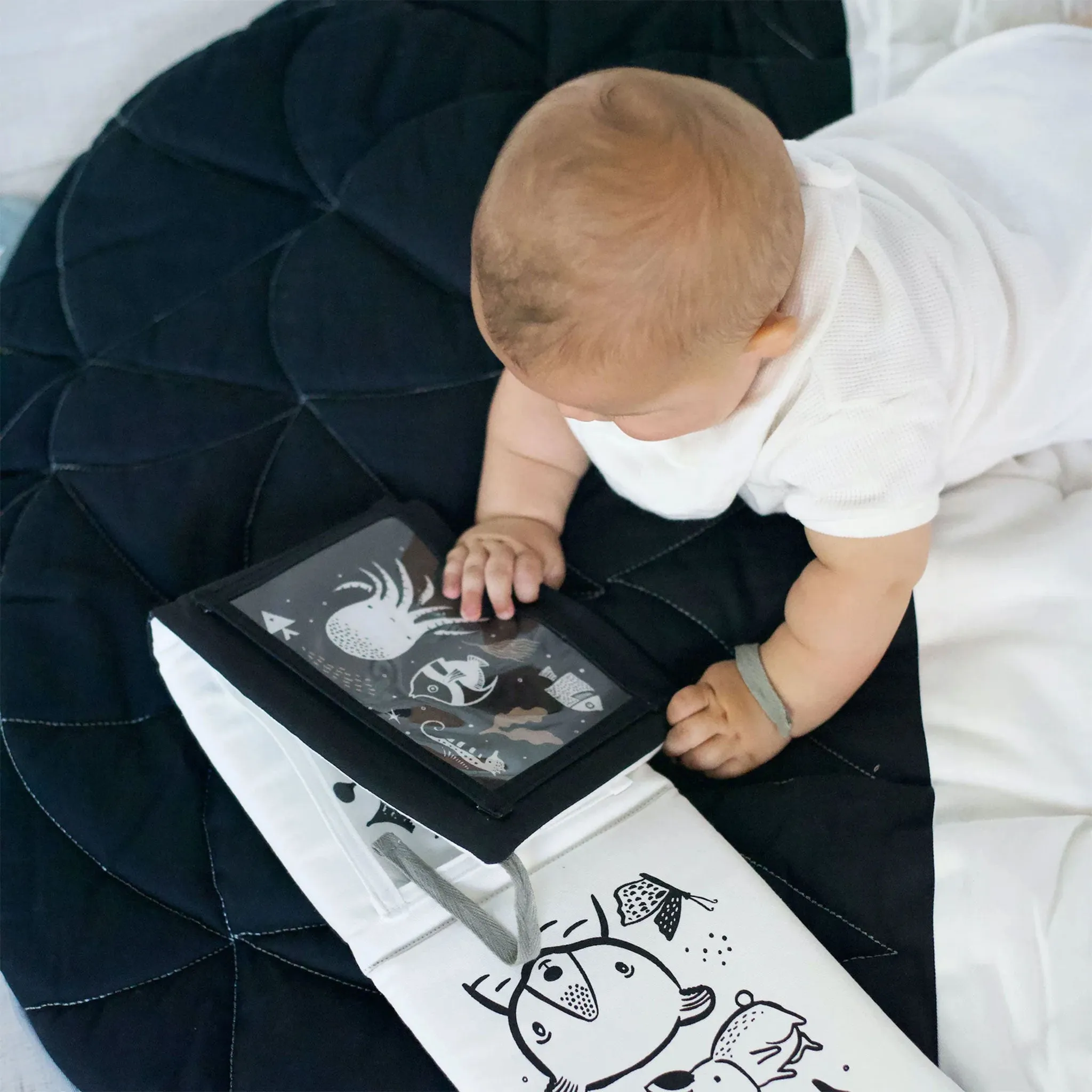 Wee Gallery Tummy Time Gallery